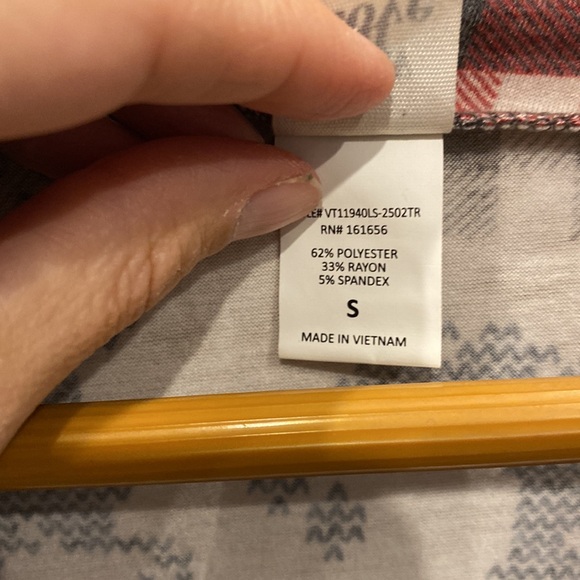 Sew In Love v-neck holiday long sleeve tee size small - Picture 3 of 3